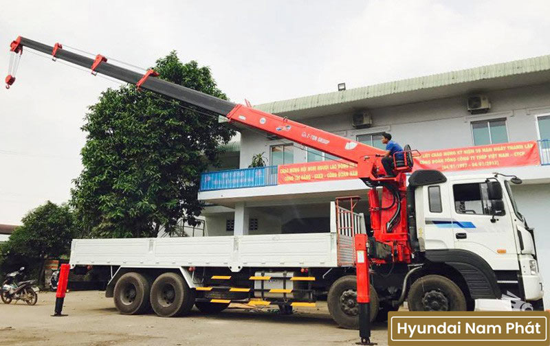 Xe Tải Hyundai 4 Chân HD320 Gắn Cẩu Atom 14 Tấn 1405